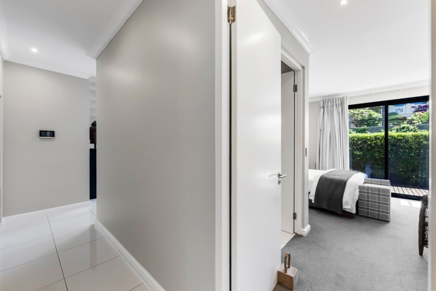 To Let 4 Bedroom Property for Rent in Fresnaye Western Cape
